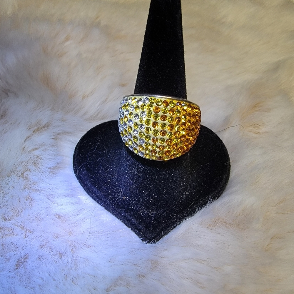 Yellow/gold ombre crystal ring.  Size 6.  SS